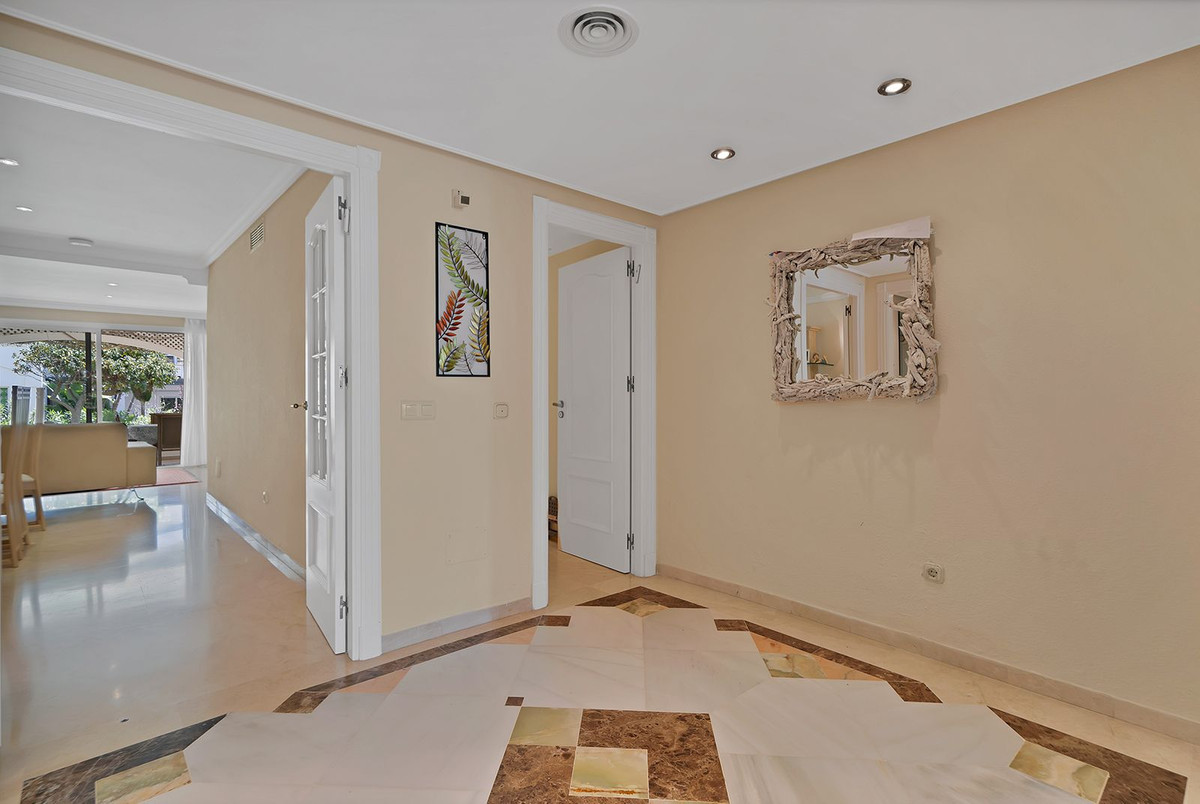 2 Bed Apartment for sale in New Golden Mile Costa Del Sol, Málaga, Spain