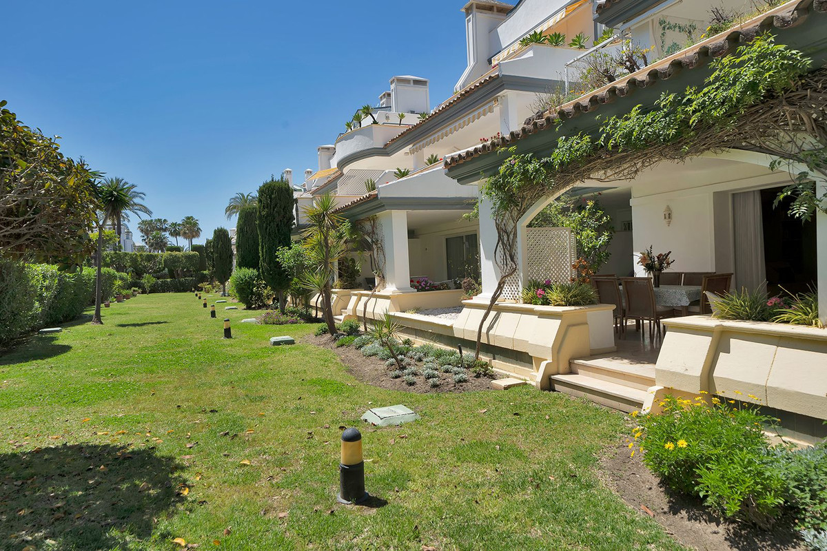 2 Bed Apartment for sale in New Golden Mile Costa Del Sol, Málaga, Spain