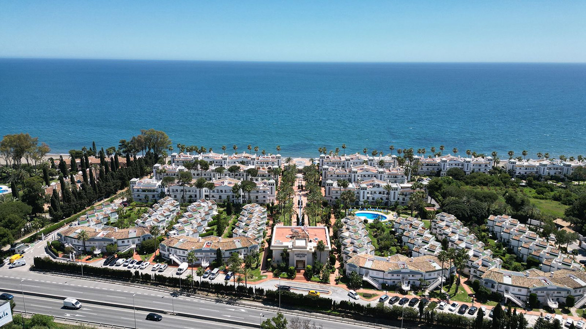 2 Bed Apartment for sale in New Golden Mile Costa Del Sol, Málaga, Spain