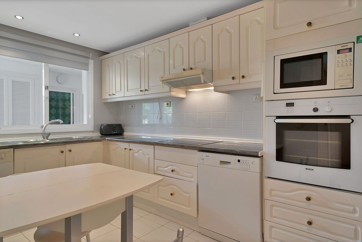 2 Bed Apartment for sale in New Golden Mile Costa Del Sol, Málaga, Spain