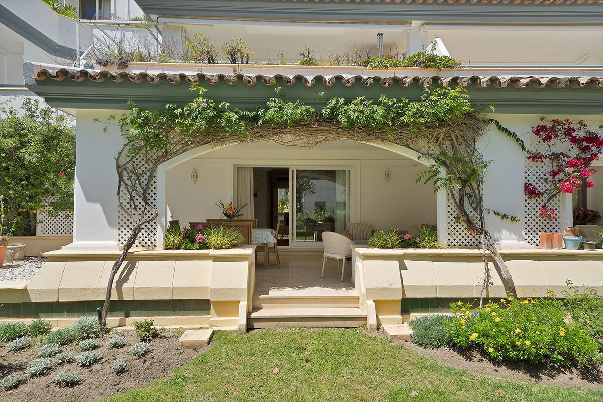 2 Bed Apartment for sale in New Golden Mile Costa Del Sol, Málaga, Spain