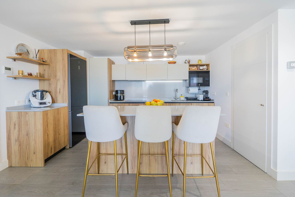 3 Bed Apartment for sale in Fuengirola Costa Del Sol, Málaga, Spain