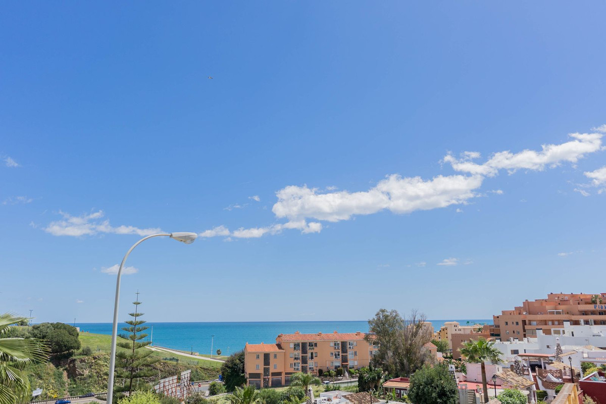 3 Bed Apartment for sale in Fuengirola Costa Del Sol, Málaga, Spain