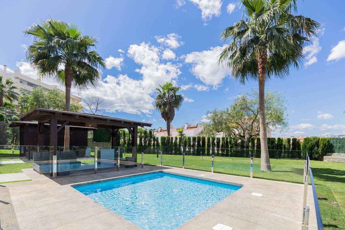 3 Bed Apartment for sale in Fuengirola Costa Del Sol, Málaga, Spain
