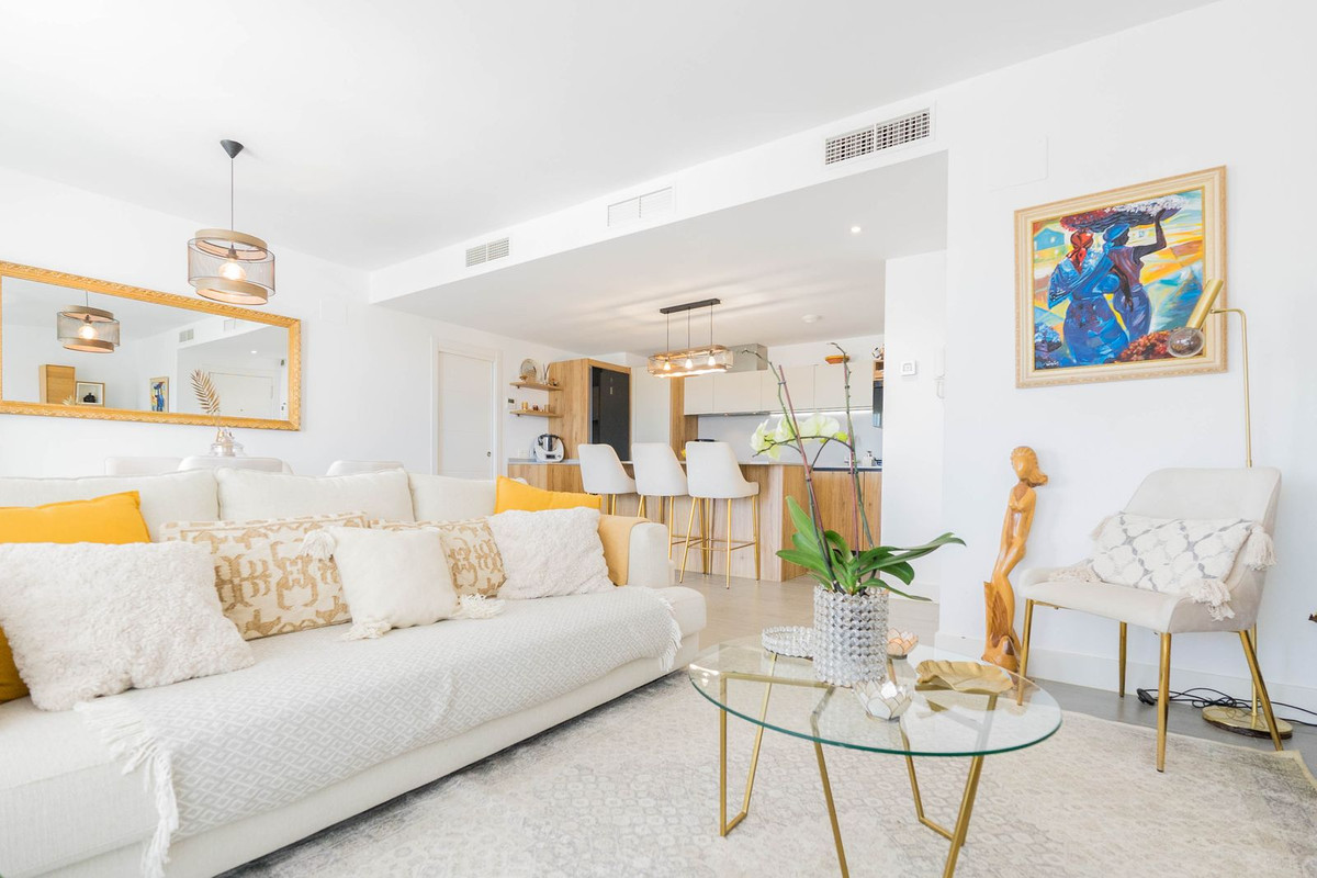 3 Bed Apartment for sale in Fuengirola Costa Del Sol, Málaga, Spain