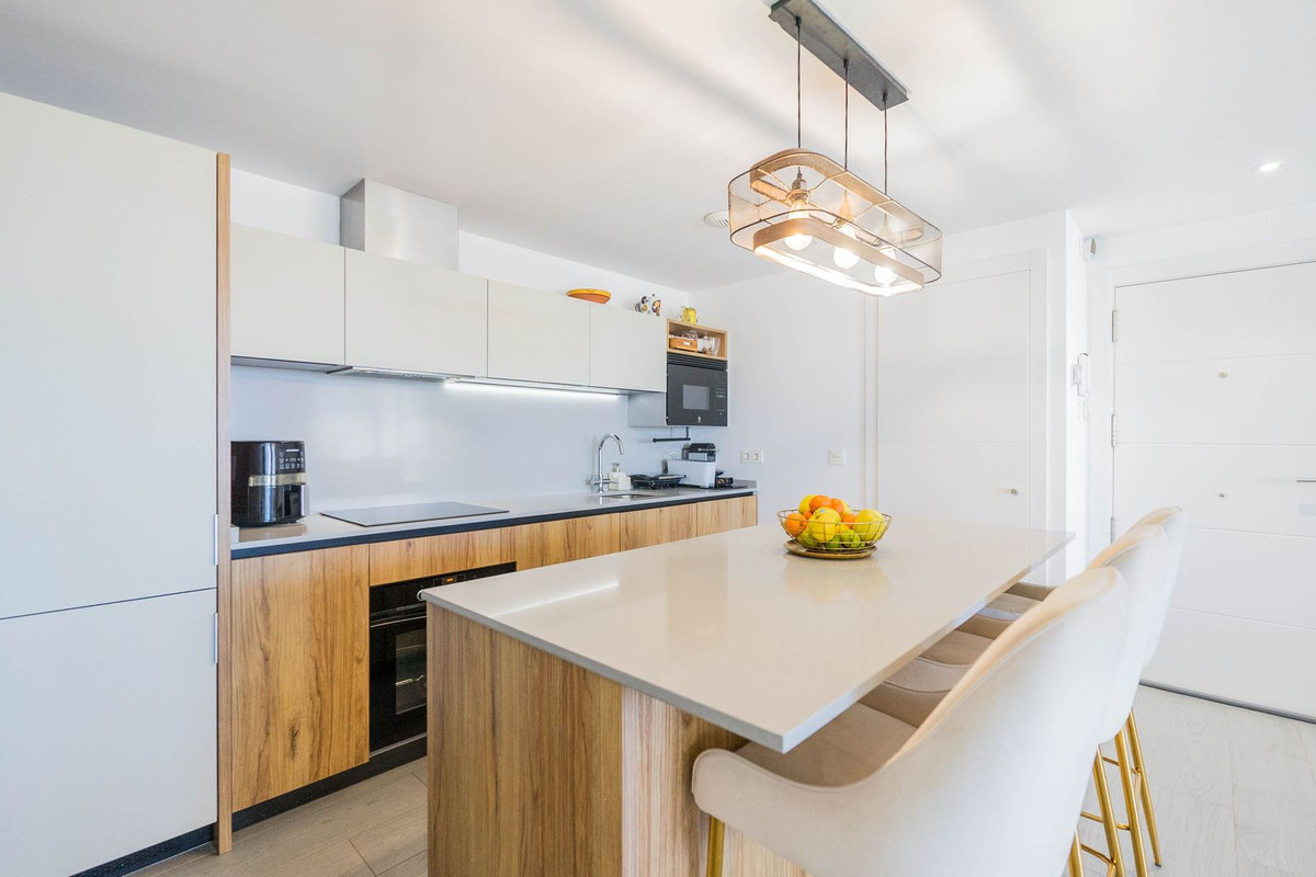 3 Bed Apartment for sale in Fuengirola Costa Del Sol, Málaga, Spain
