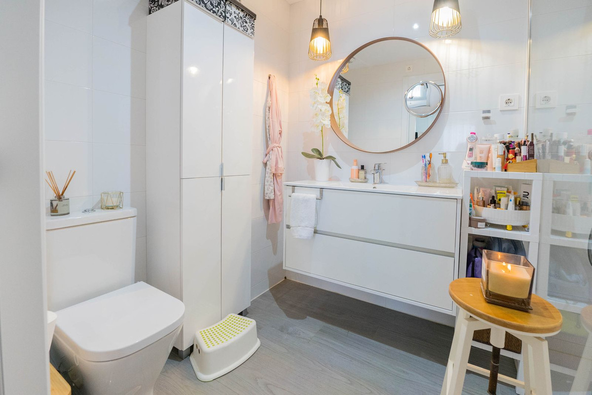 3 Bed Apartment for sale in Fuengirola Costa Del Sol, Málaga, Spain