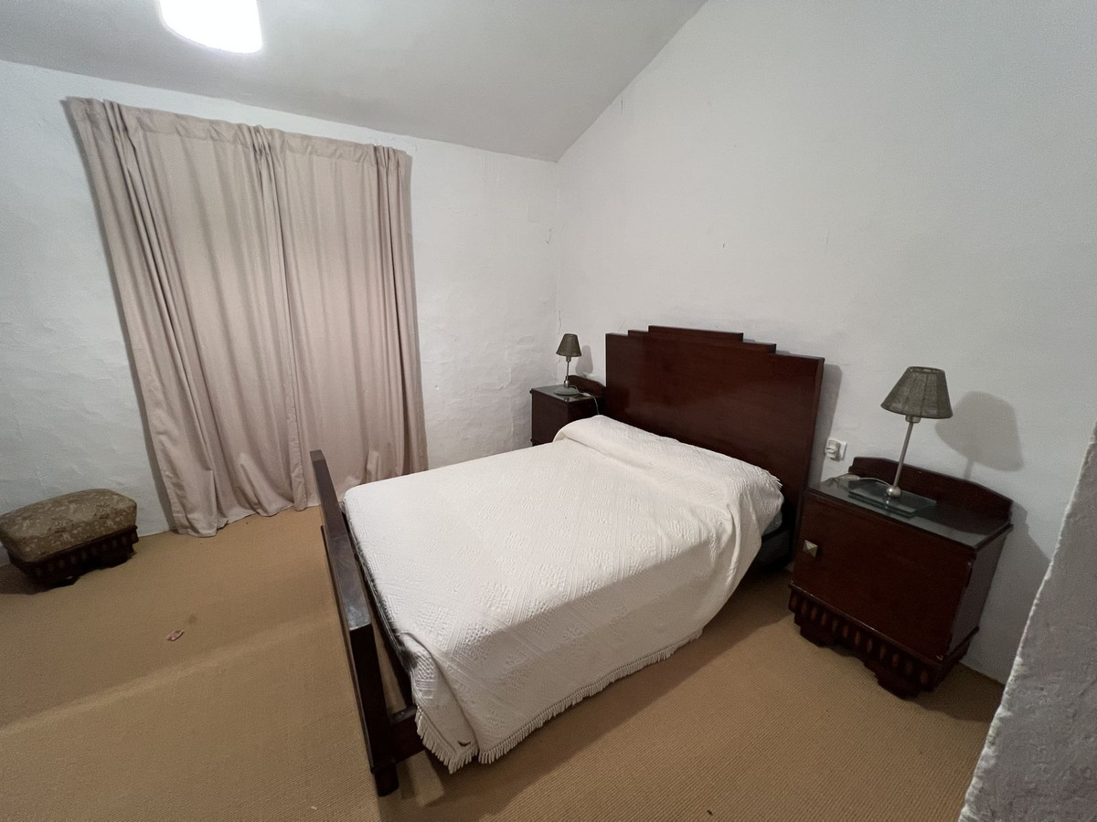 5 Bed Townhouse for sale in Casabermeja Costa Del Sol, Málaga, Spain