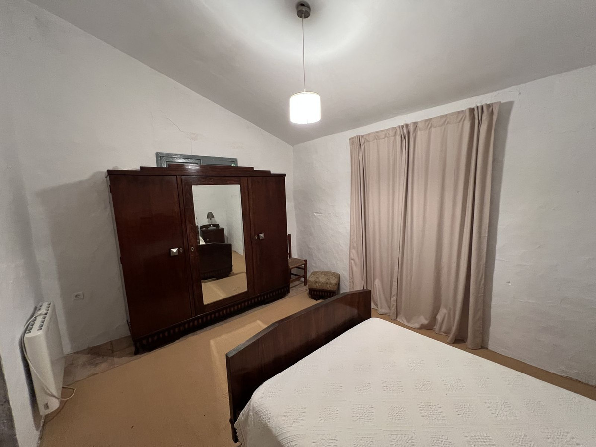5 Bed Townhouse for sale in Casabermeja Costa Del Sol, Málaga, Spain