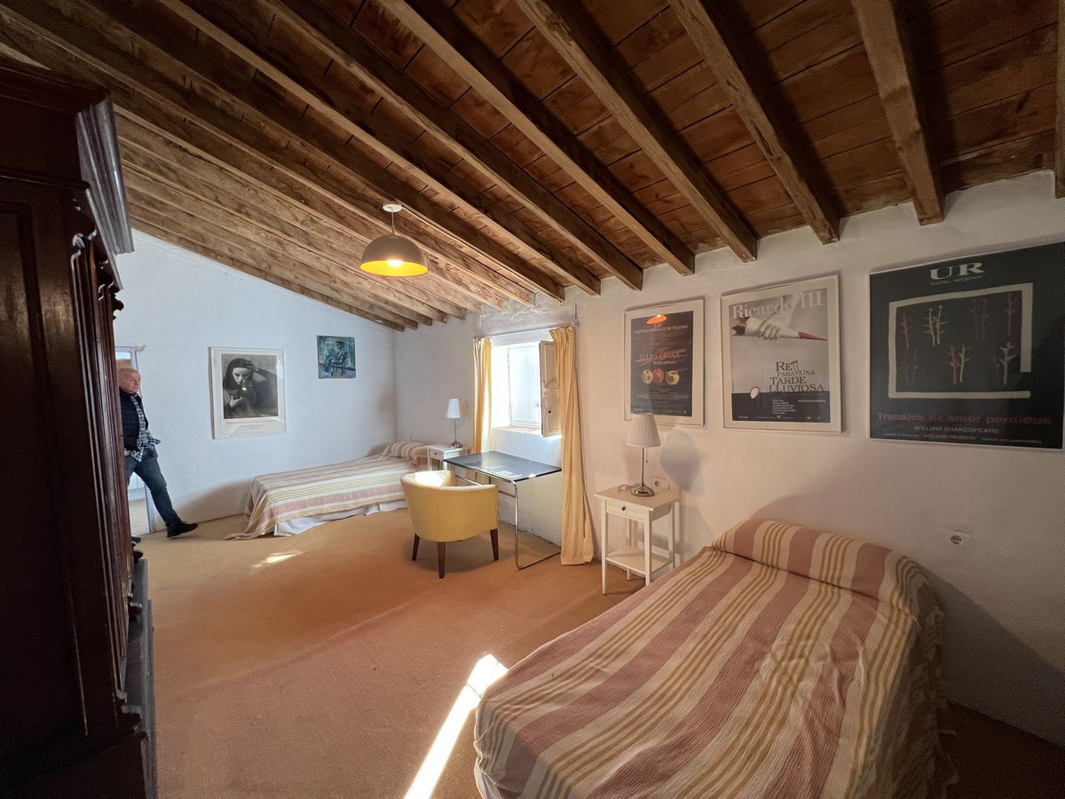 5 Bed Townhouse for sale in Casabermeja Costa Del Sol, Málaga, Spain
