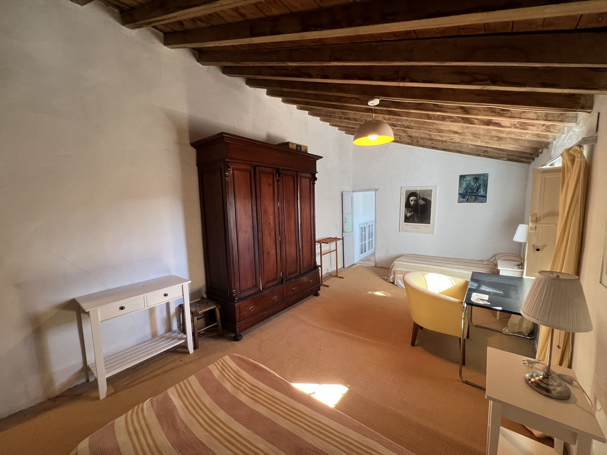 5 Bed Townhouse for sale in Casabermeja Costa Del Sol, Málaga, Spain