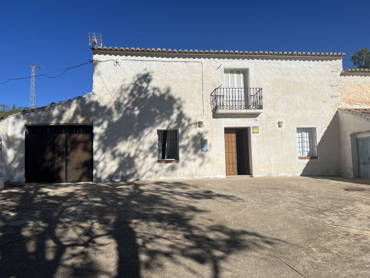 5 Bed Townhouse for sale in Casabermeja Costa Del Sol, Málaga, Spain