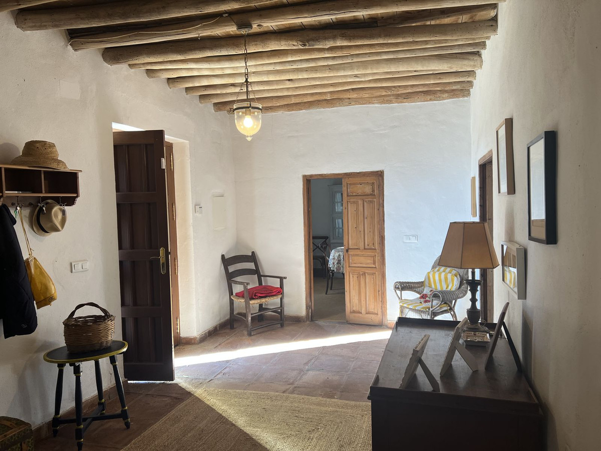 5 Bed Townhouse for sale in Casabermeja Costa Del Sol, Málaga, Spain