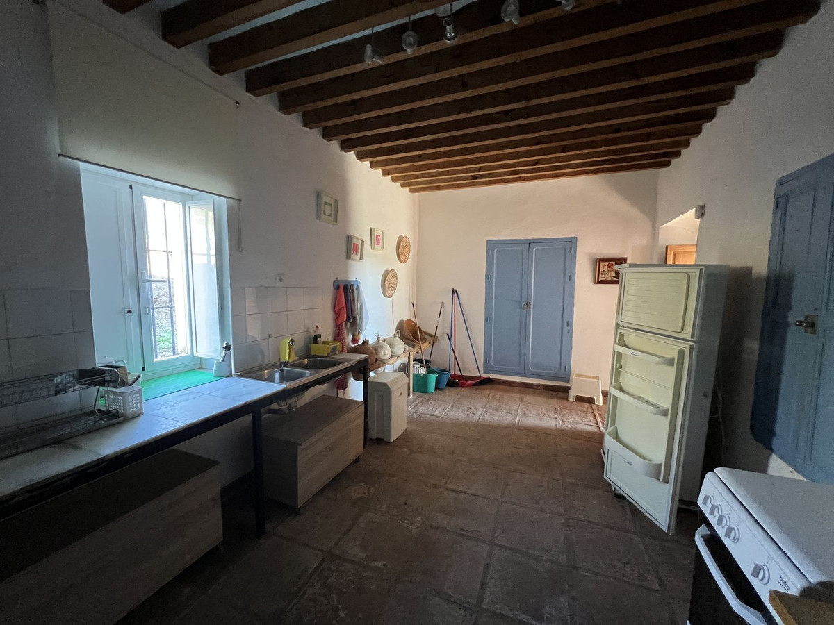 5 Bed Townhouse for sale in Casabermeja Costa Del Sol, Málaga, Spain