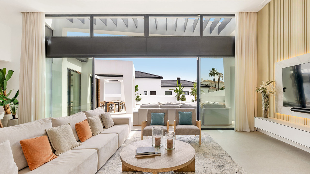 Se vende Villa - Chalet de 6 dormitorios en Costa Del Sol, Málaga, España