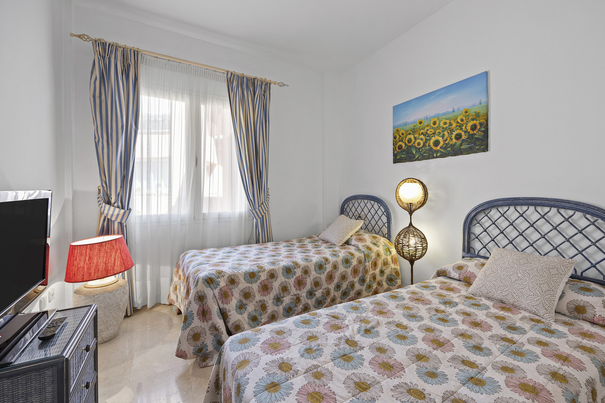 Se vende Apartamento Planta Media de 4 dormitorios en Costa Del Sol, Málaga, España