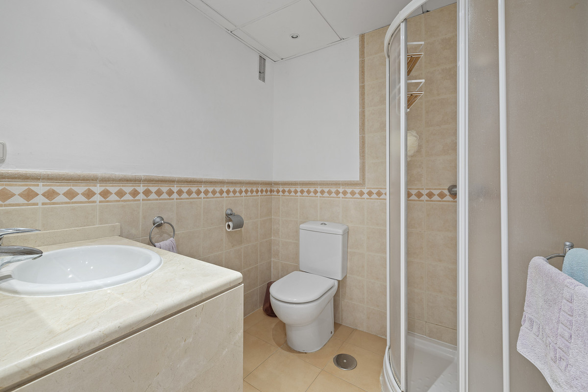 Se vende Apartamento Planta Media de 4 dormitorios en Costa Del Sol, Málaga, España