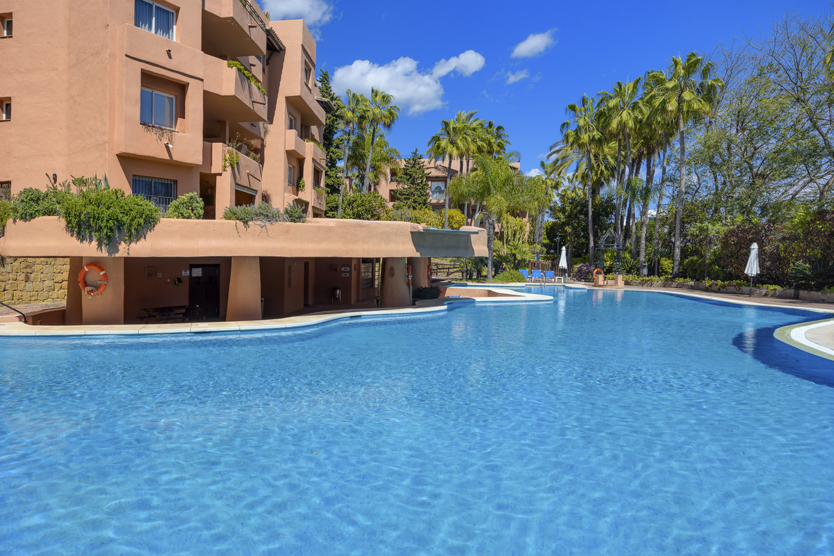 Se vende Apartamento Planta Media de 4 dormitorios en Costa Del Sol, Málaga, España