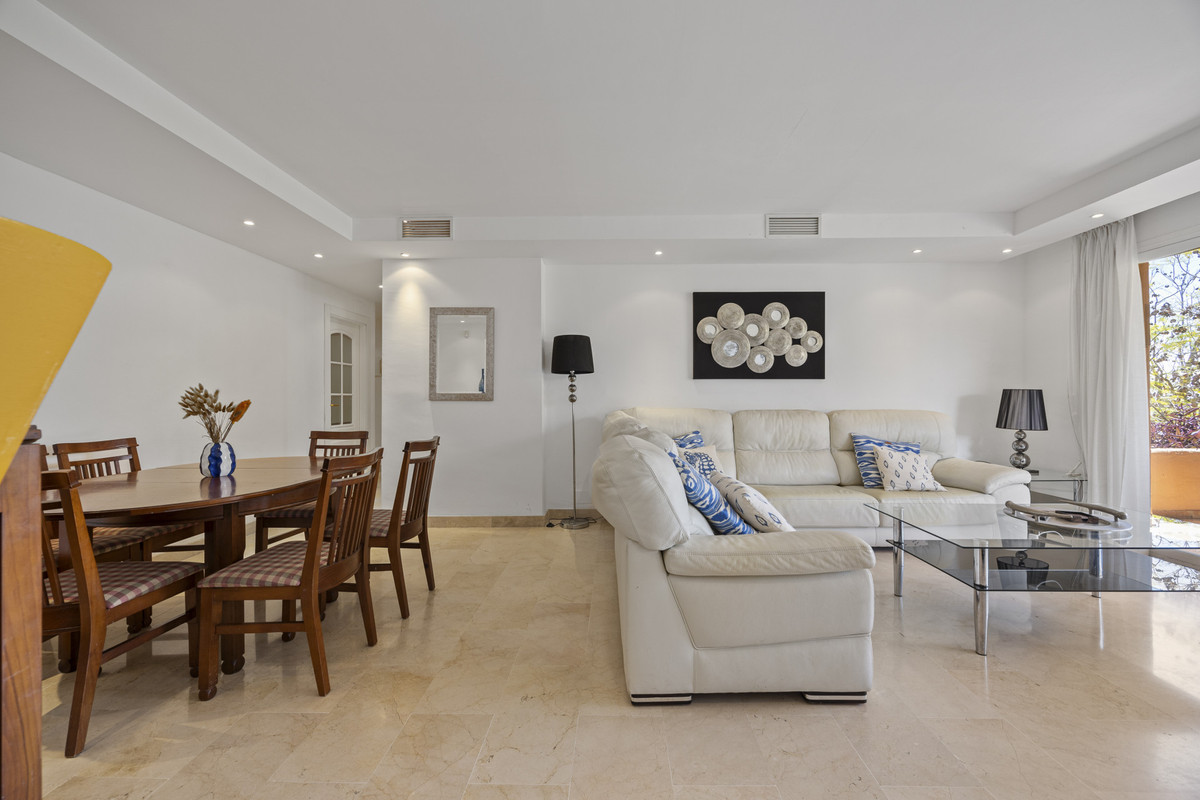 Se vende Apartamento Planta Media de 4 dormitorios en Costa Del Sol, Málaga, España
