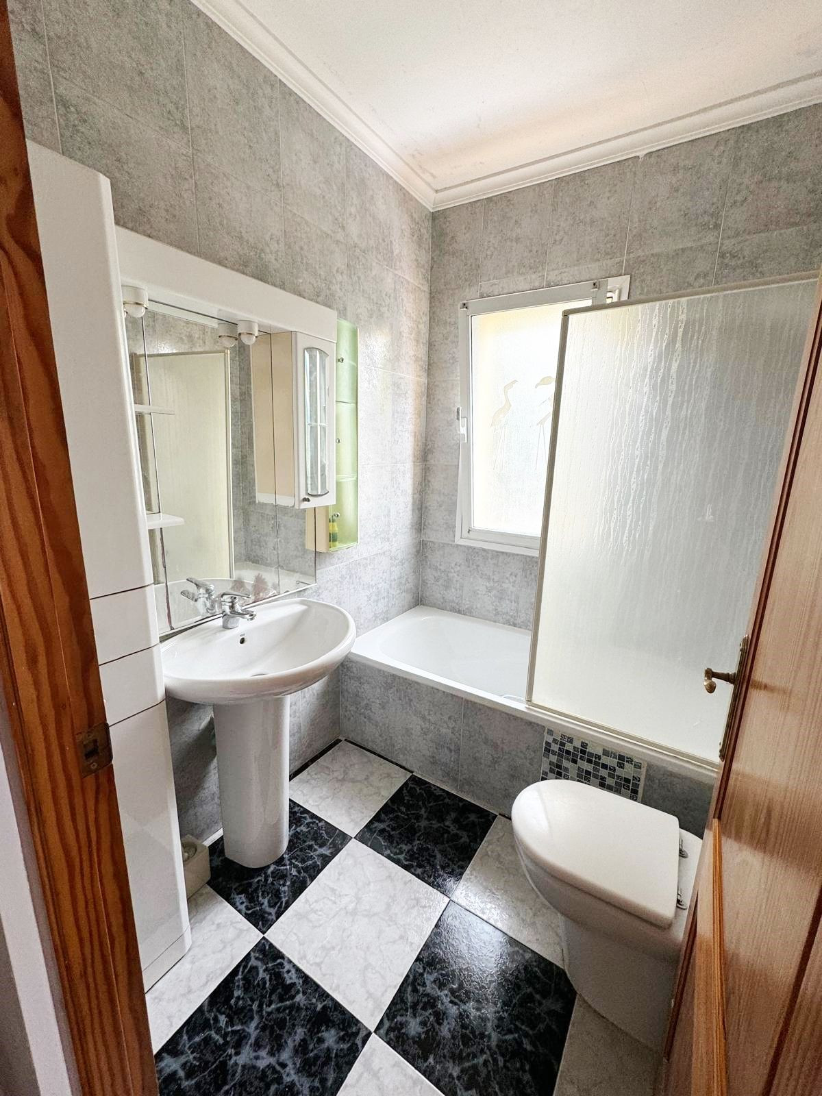 Se vende Villa - Chalet de 4 dormitorios en Costa Blanca, Alicante, España