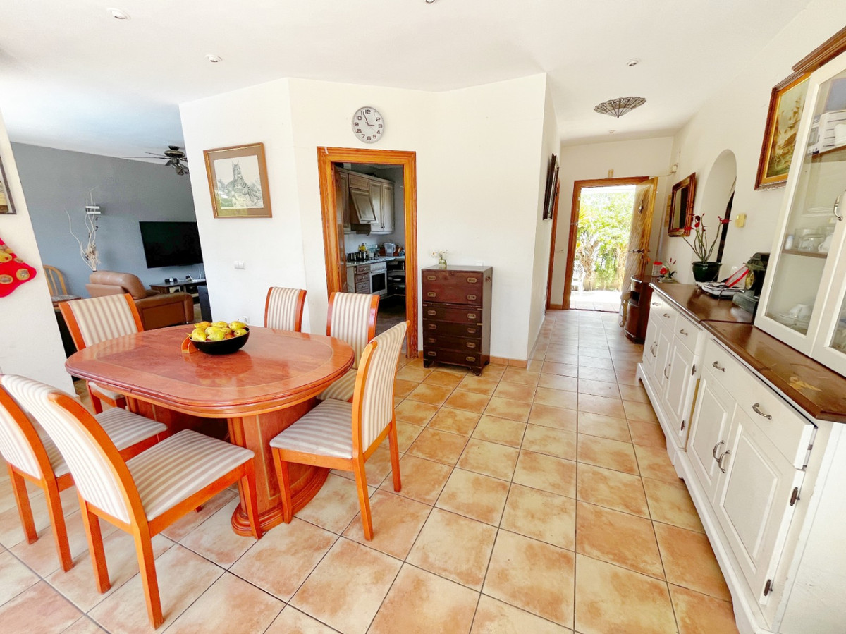 Se vende Villa - Chalet de 4 dormitorios en Costa Blanca, Alicante, España