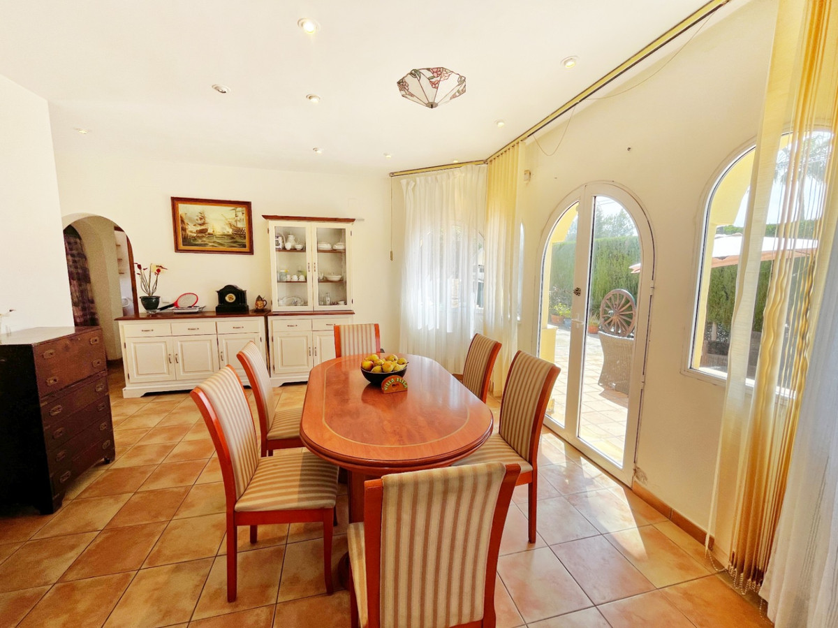 Se vende Villa - Chalet de 4 dormitorios en Costa Blanca, Alicante, España