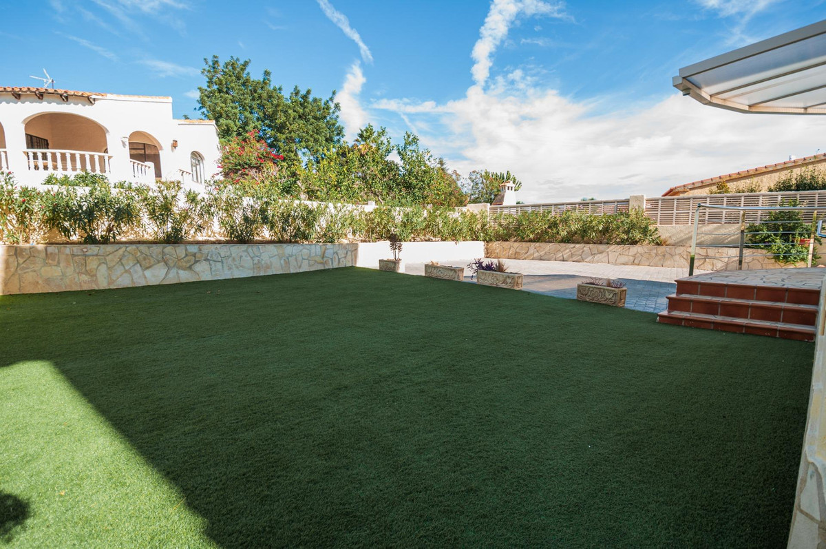 Se vende Villa - Chalet de 3 dormitorios en Costa Blanca, Alicante, España