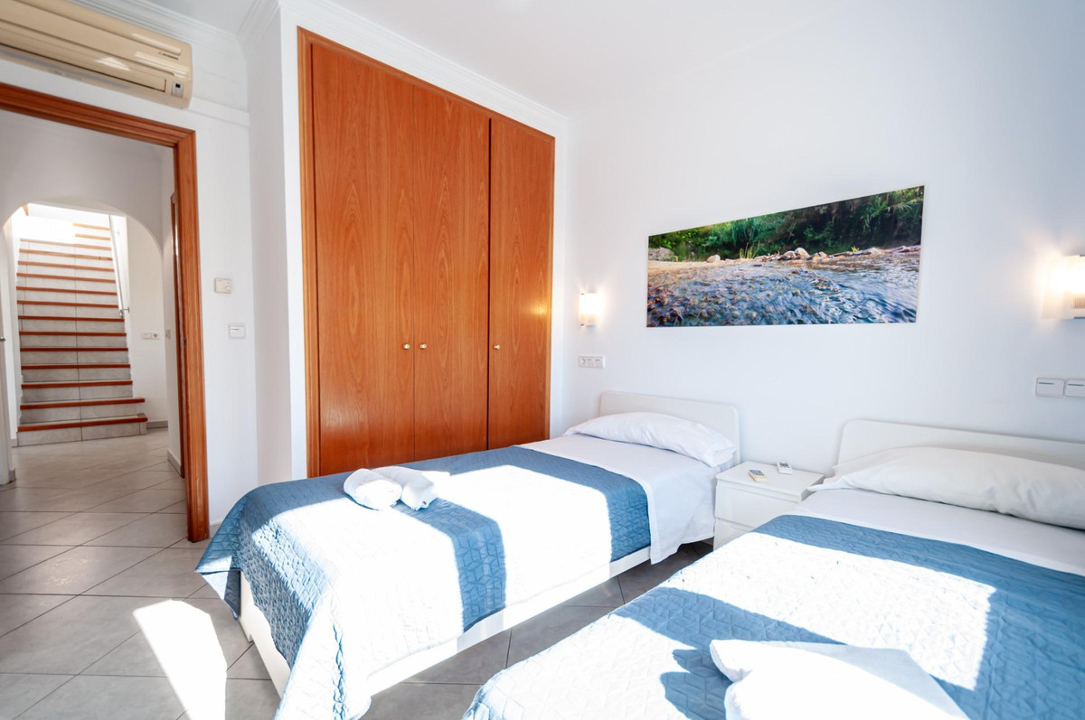 Se vende Villa - Chalet de 3 dormitorios en Costa Blanca, Alicante, España
