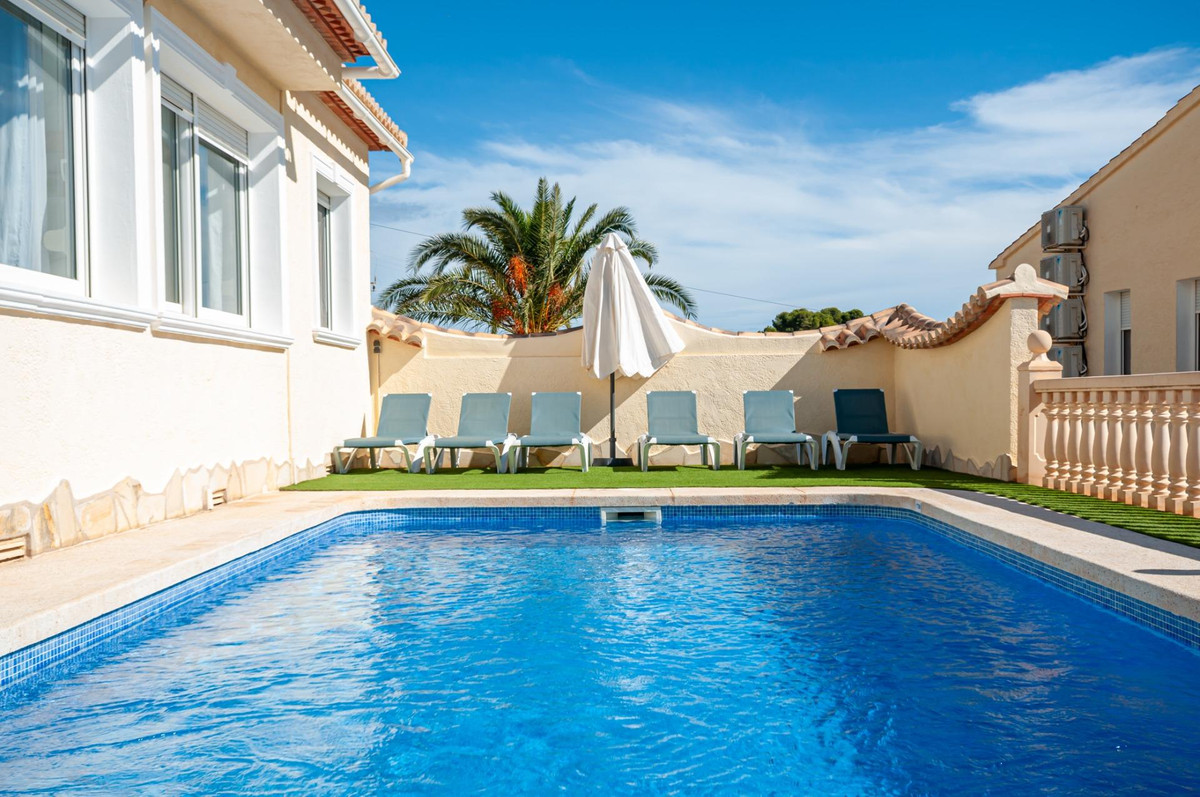 Se vende Villa - Chalet de 3 dormitorios en Costa Blanca, Alicante, España