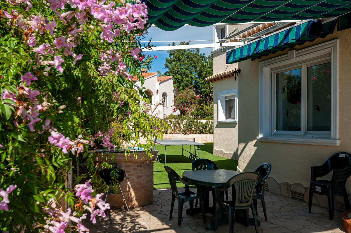 Se vende Villa - Chalet de 3 dormitorios en Costa Blanca, Alicante, España