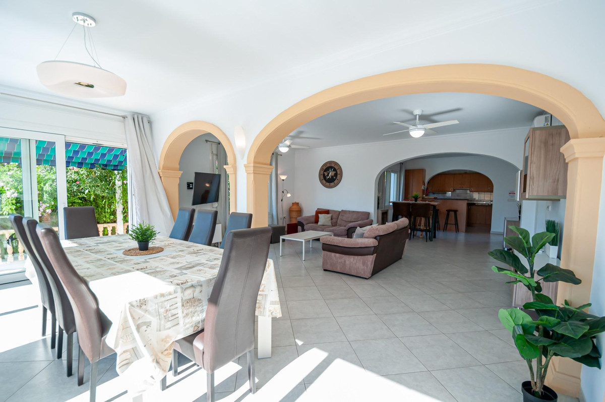 Se vende Villa - Chalet de 3 dormitorios en Costa Blanca, Alicante, España