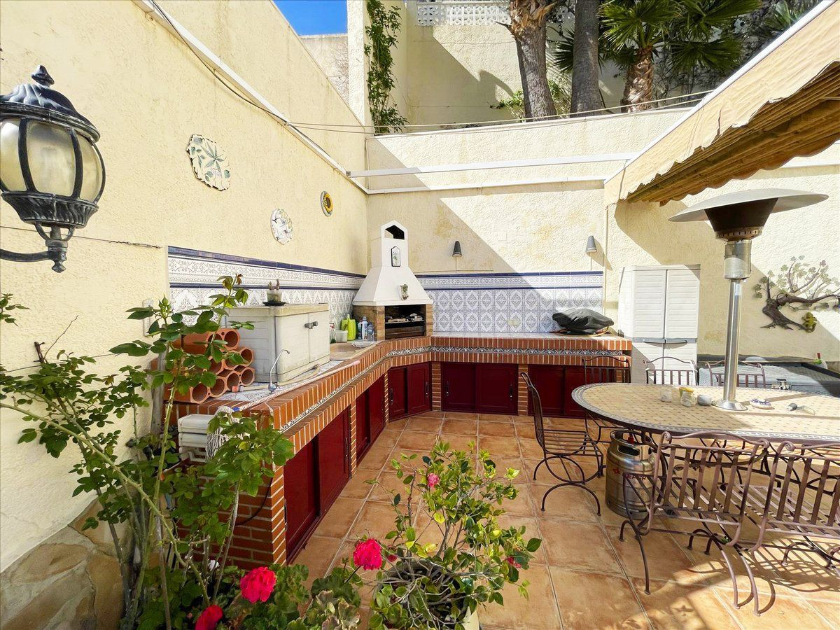 Se vende Villa - Chalet de 3 dormitorios en Costa Blanca, Alicante, España