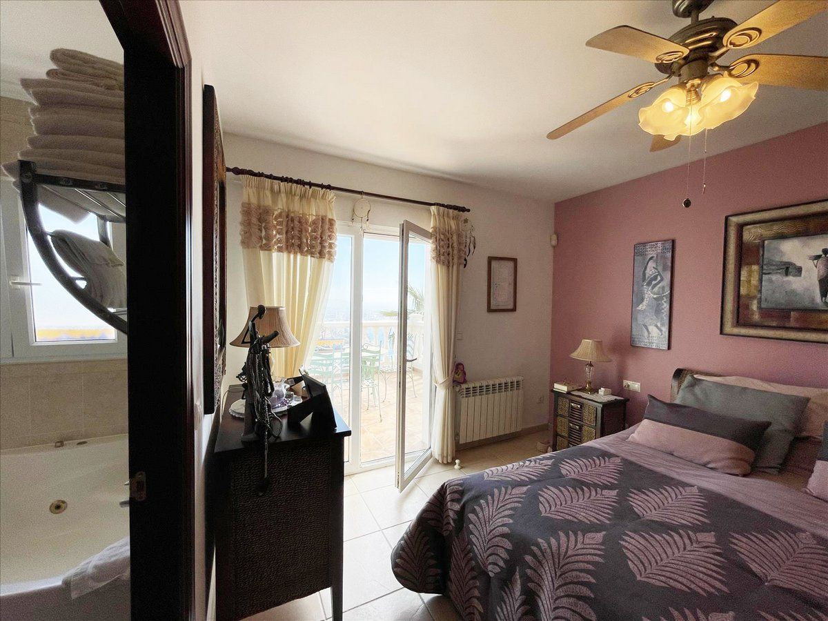 Se vende Villa - Chalet de 3 dormitorios en Costa Blanca, Alicante, España