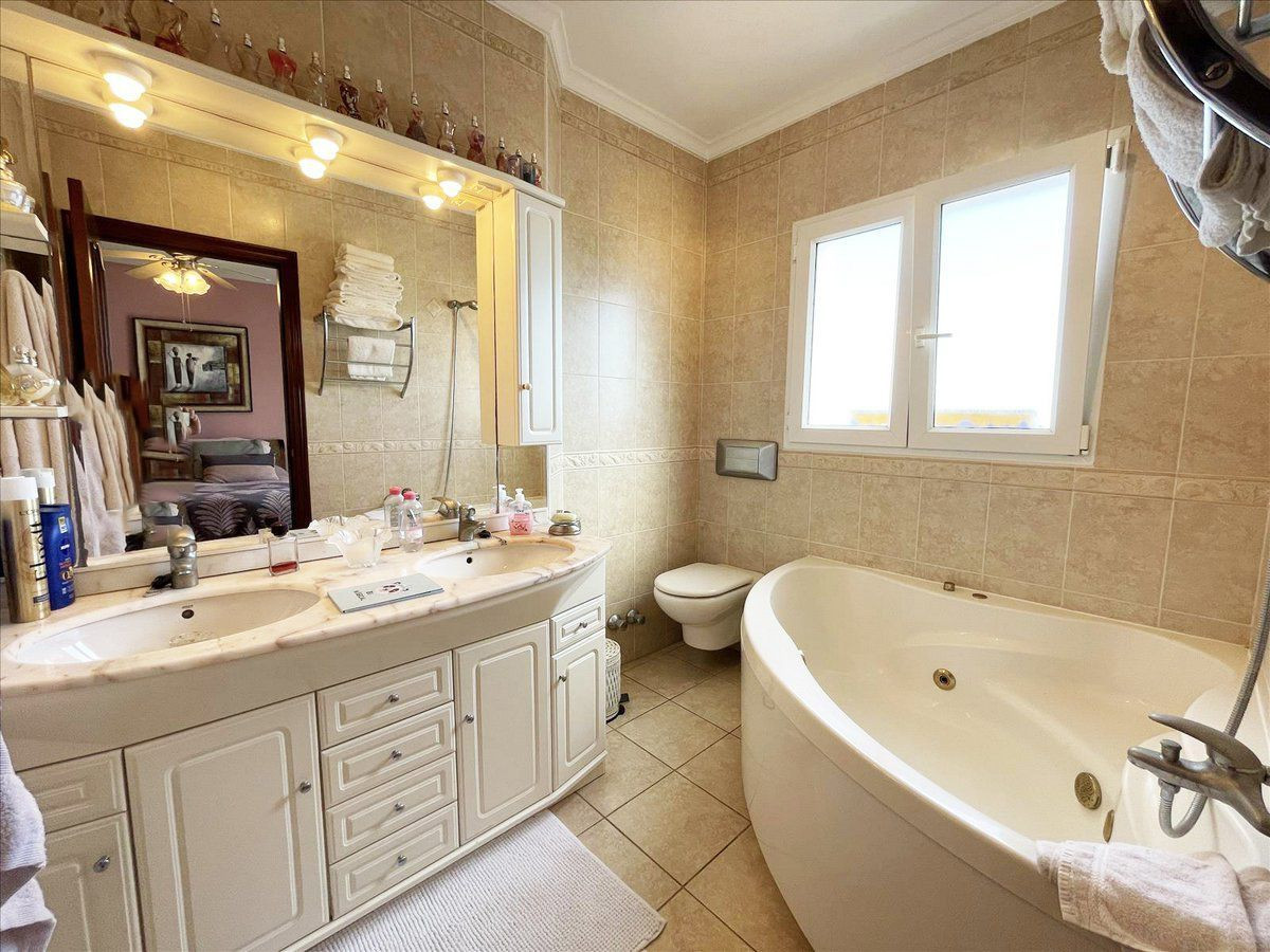 Se vende Villa - Chalet de 3 dormitorios en Costa Blanca, Alicante, España