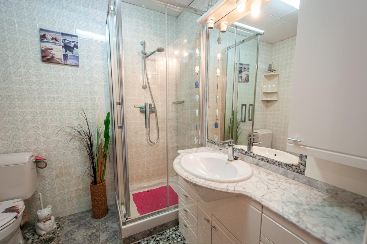 Se vende Apartamento Planta Media de 2 dormitorios en Costa Blanca, Alicante, España