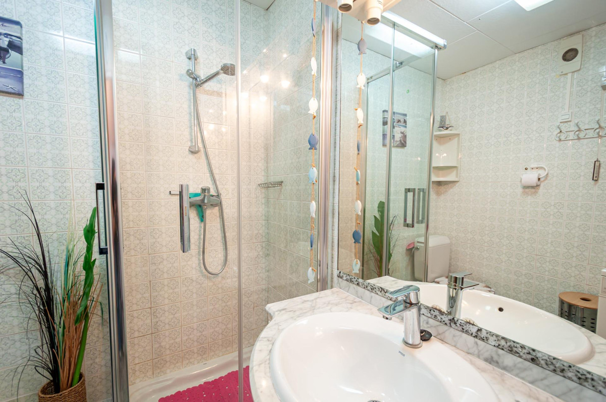 Se vende Apartamento Planta Media de 2 dormitorios en Costa Blanca, Alicante, España
