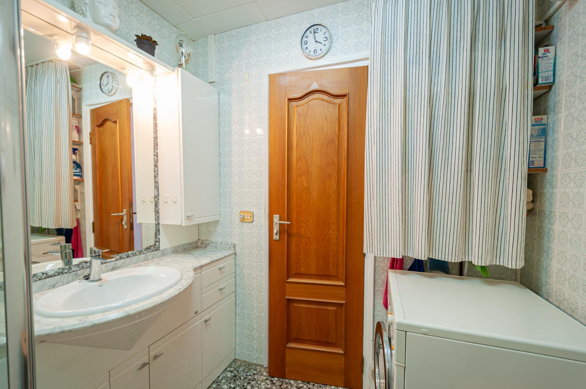 Se vende Apartamento Planta Media de 2 dormitorios en Costa Blanca, Alicante, España