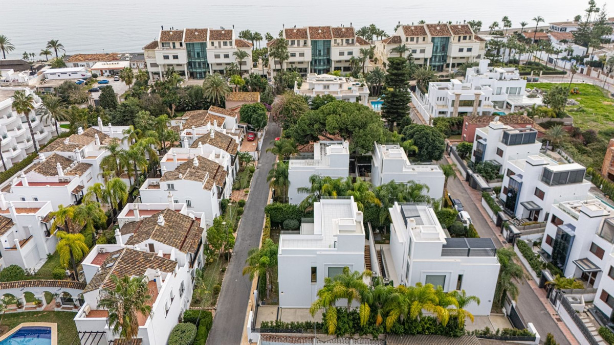 Se vende Villa - Chalet de 4 dormitorios en Costa Del Sol, Málaga, España