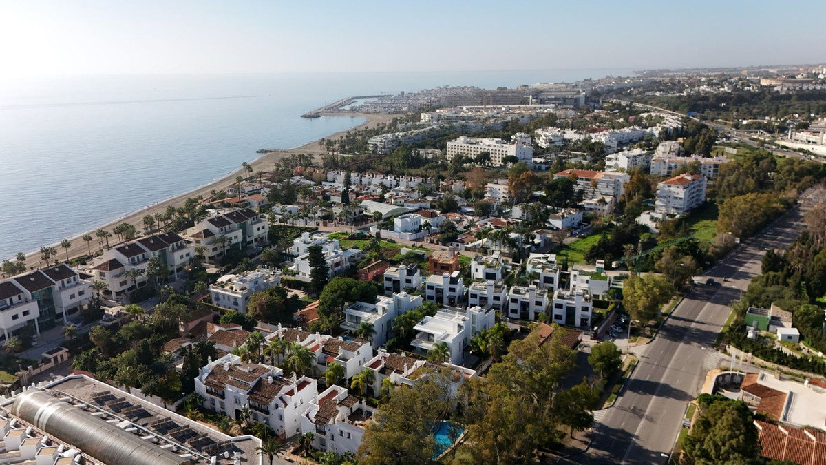 Se vende Villa - Chalet de 4 dormitorios en Costa Del Sol, Málaga, España