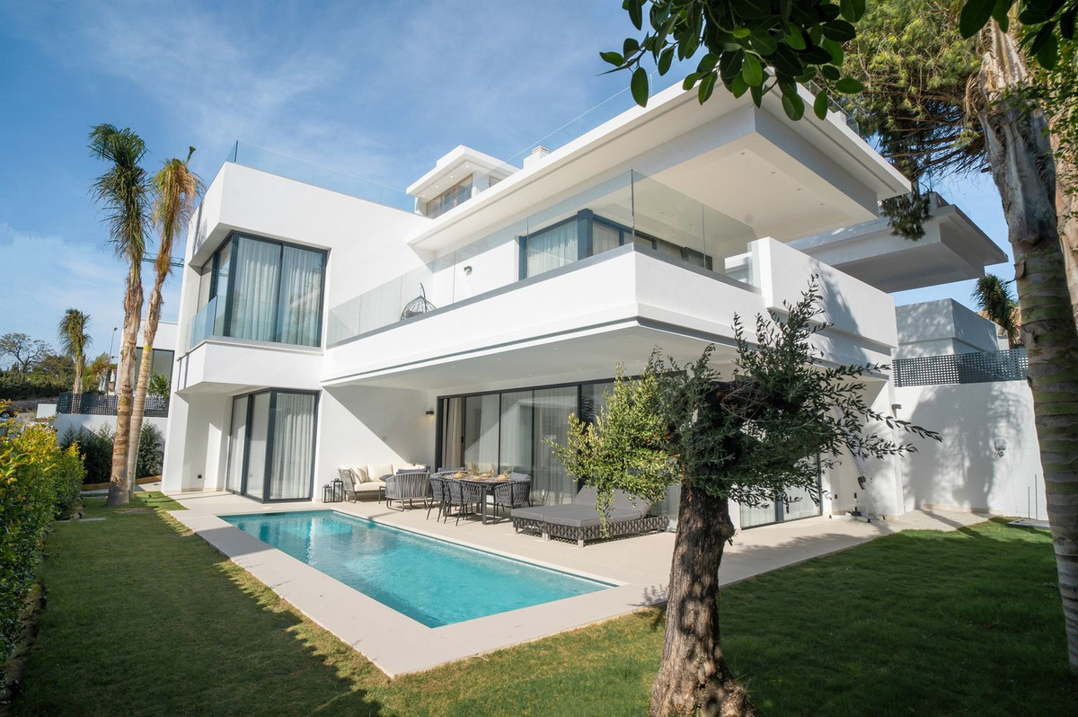 Se vende Villa - Chalet de 4 dormitorios en Costa Del Sol, Málaga, España