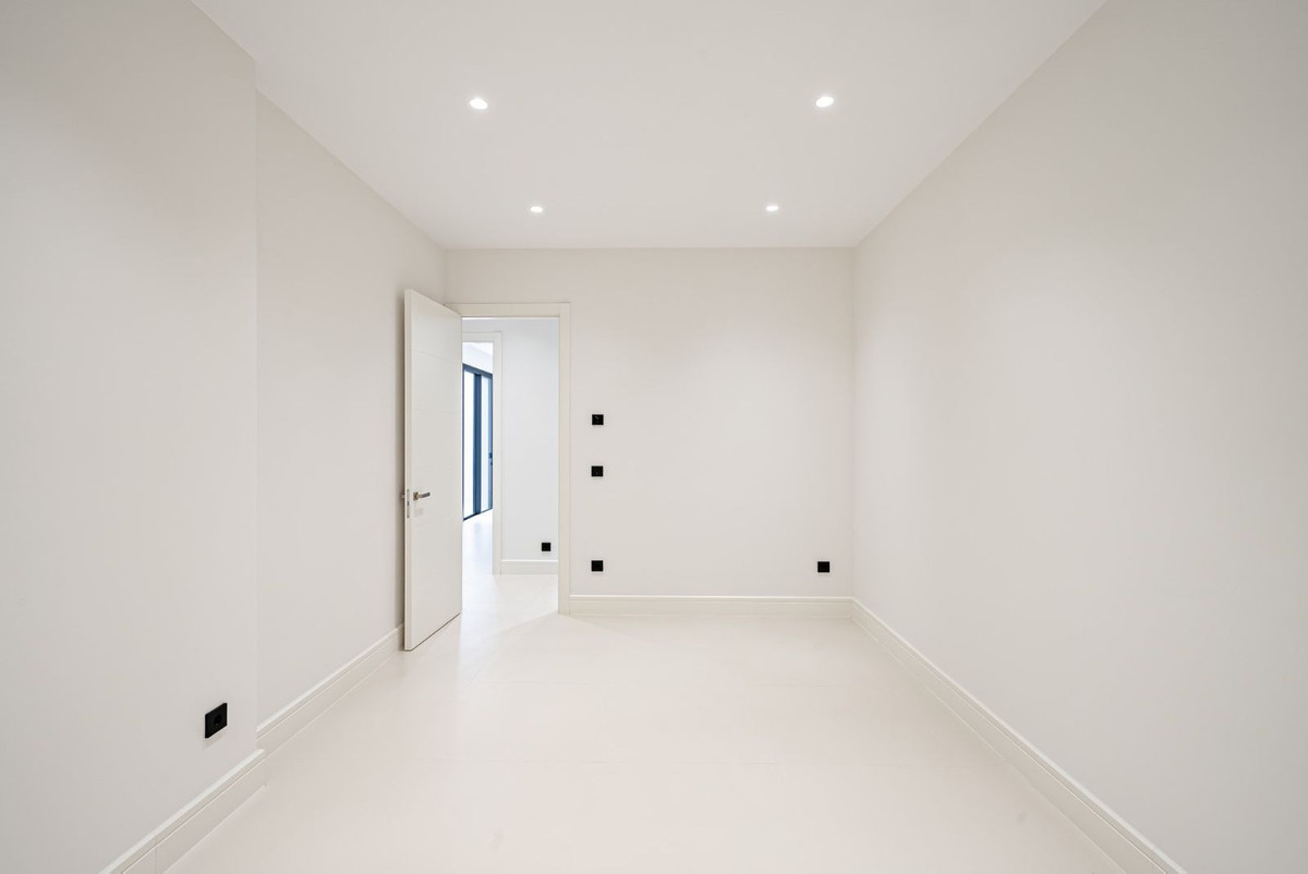 Se vende Villa - Chalet de 4 dormitorios en Costa Del Sol, Málaga, España