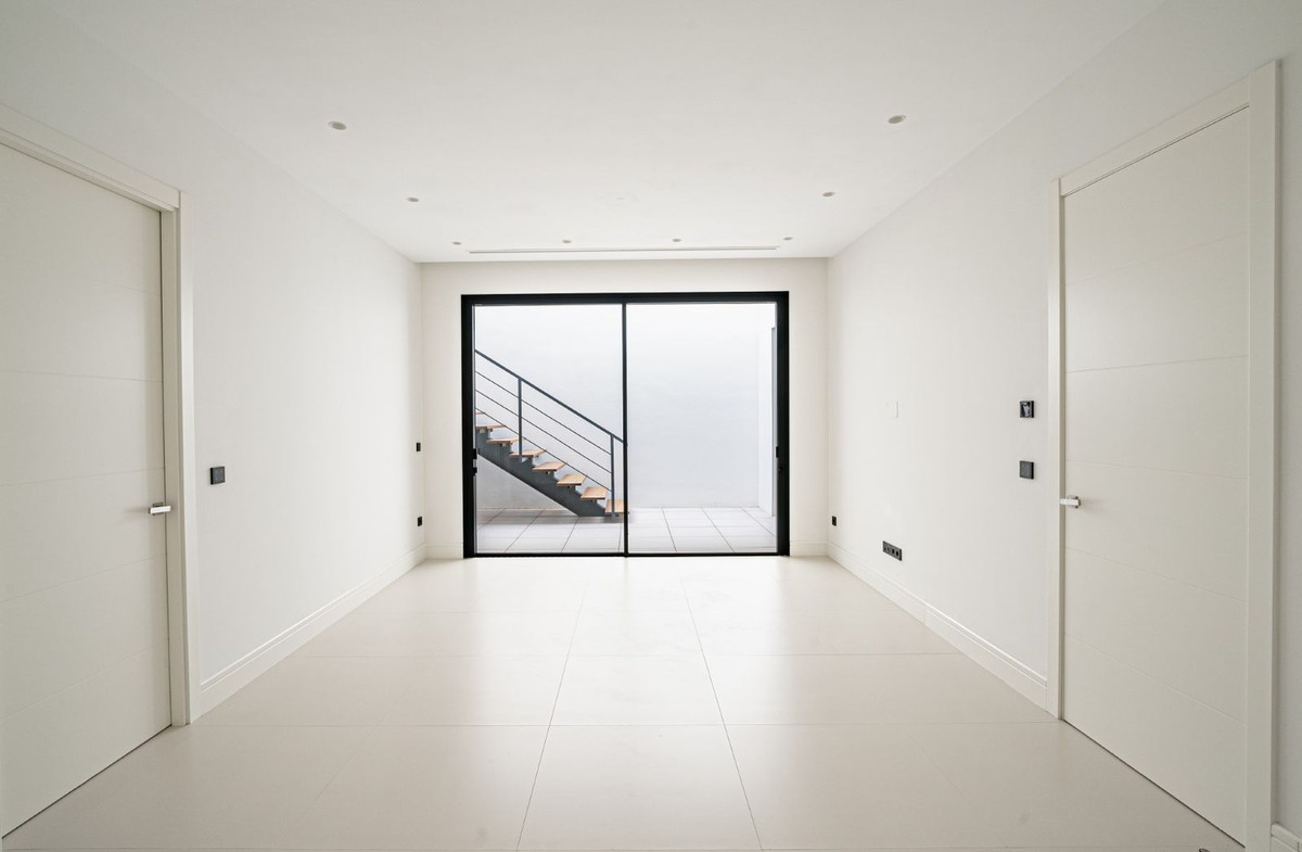 Se vende Villa - Chalet de 4 dormitorios en Costa Del Sol, Málaga, España