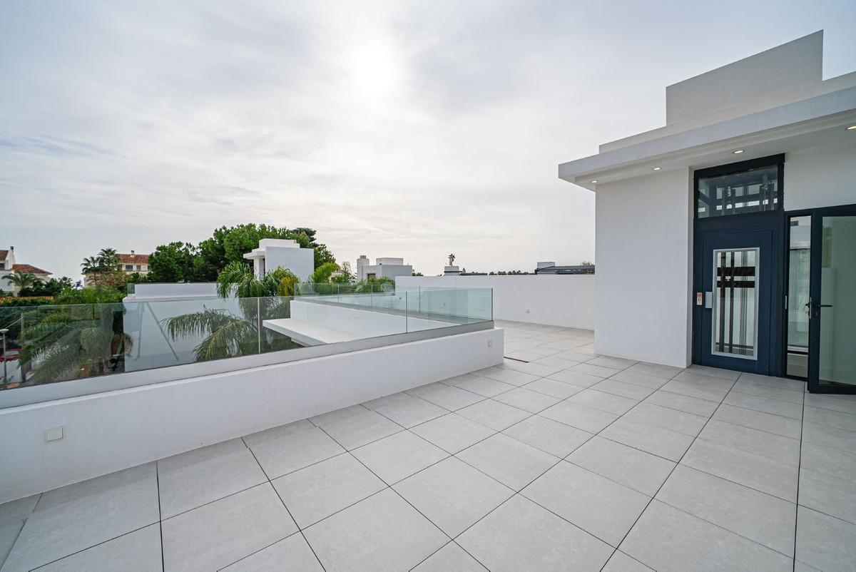 Se vende Villa - Chalet de 4 dormitorios en Costa Del Sol, Málaga, España