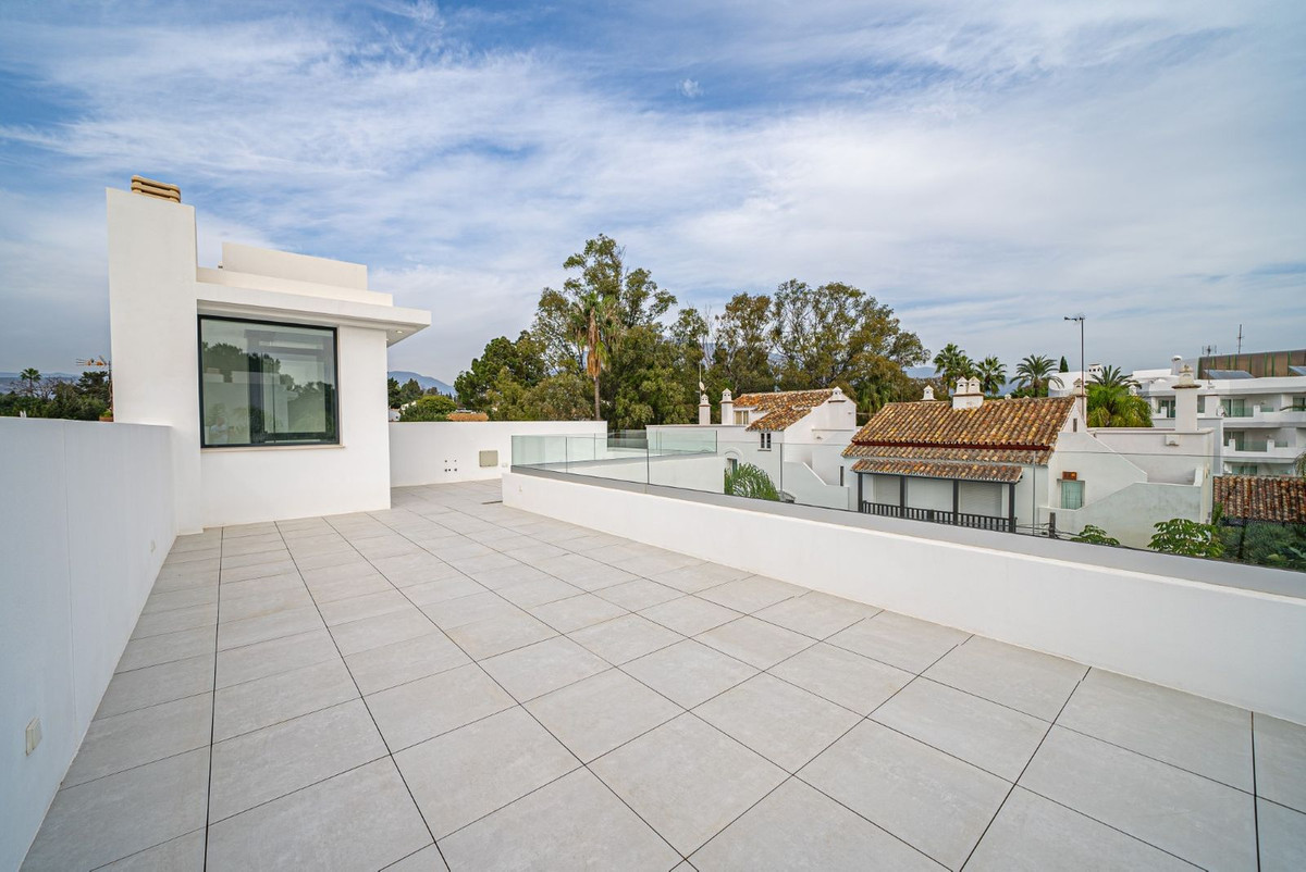 Se vende Villa - Chalet de 4 dormitorios en Costa Del Sol, Málaga, España