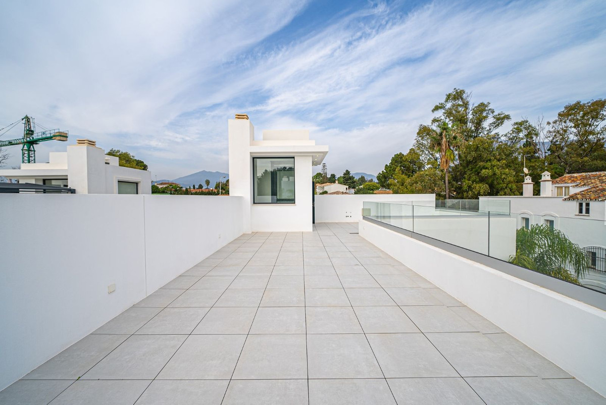 Se vende Villa - Chalet de 4 dormitorios en Costa Del Sol, Málaga, España
