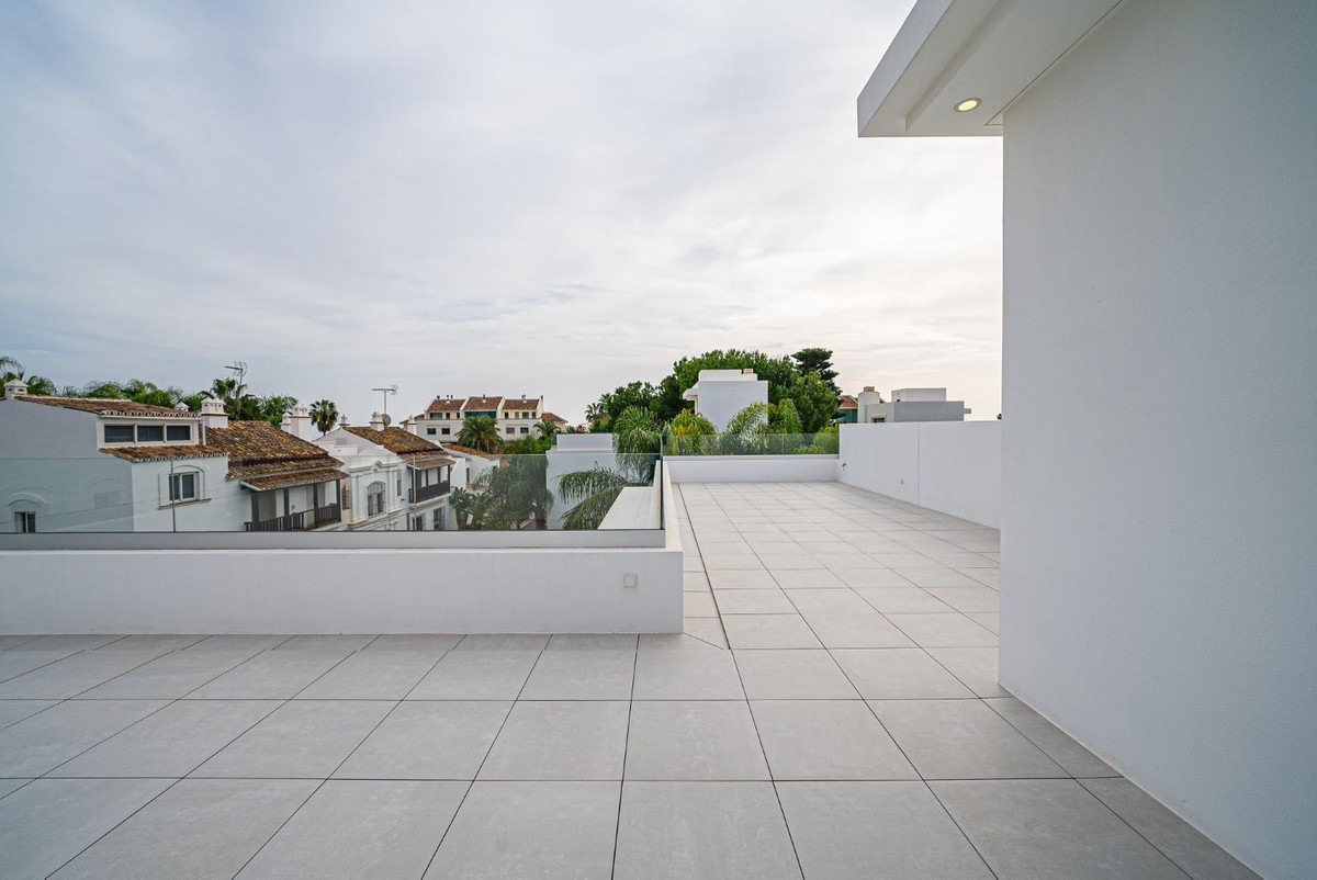 Se vende Villa - Chalet de 4 dormitorios en Costa Del Sol, Málaga, España