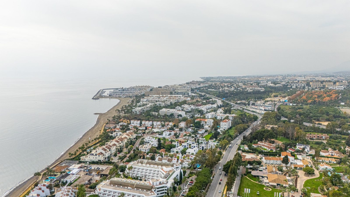 Se vende Villa - Chalet de 4 dormitorios en Costa Del Sol, Málaga, España