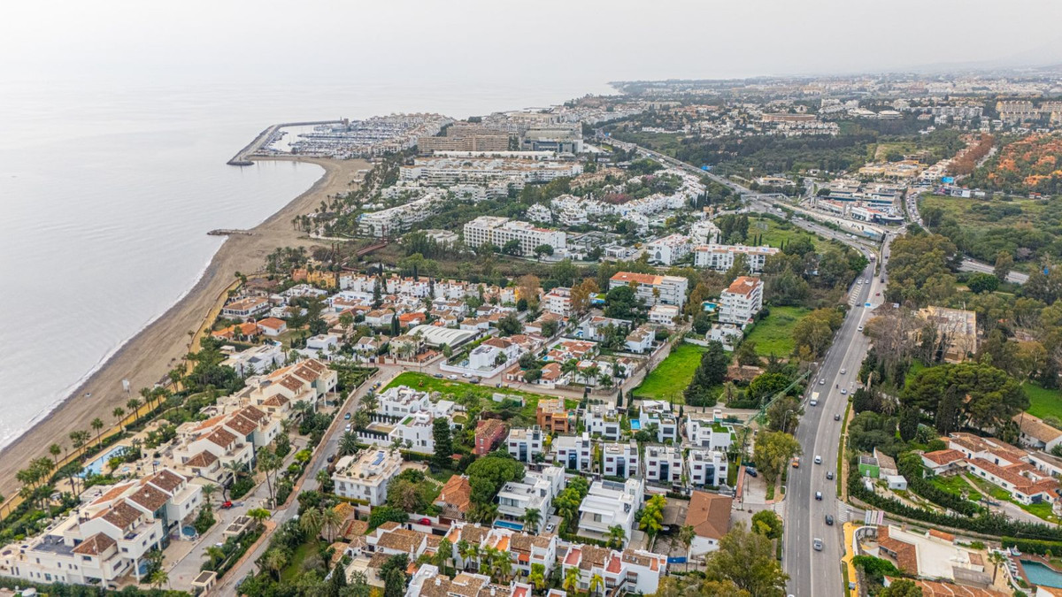 Se vende Villa - Chalet de 4 dormitorios en Costa Del Sol, Málaga, España