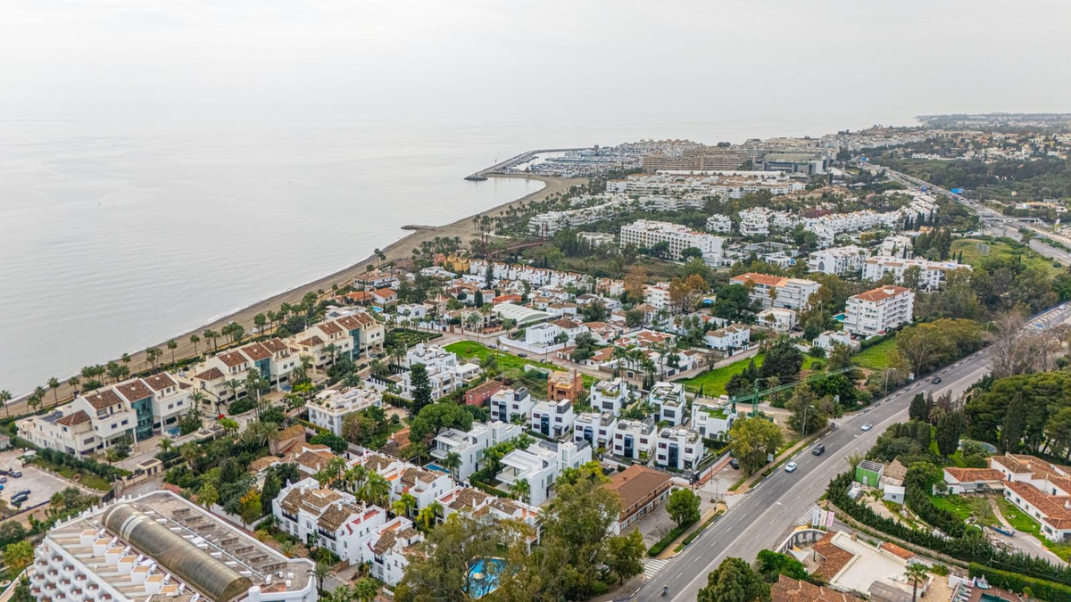 Se vende Villa - Chalet de 4 dormitorios en Costa Del Sol, Málaga, España