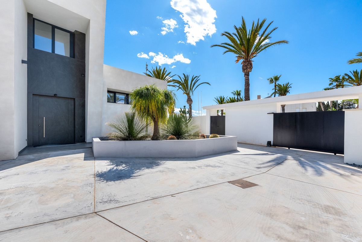6 Bed Townhouse for sale in Cabo Roig Costa Blanca, Alicante, Spain